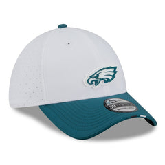Philadelphia Eagles New Era 2025 NFL Training Camp 39THIRTY Flex Hat - White/Midnight Green on sale