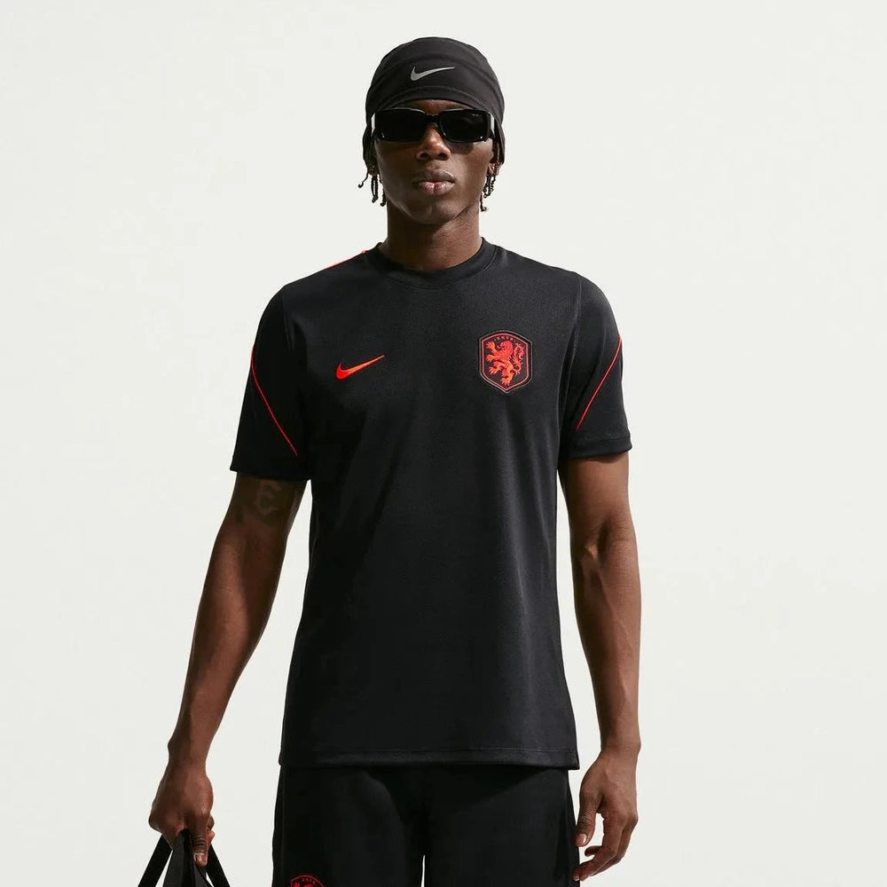 2026-27 Netherlands Men's Strike Top Black/Hyper Crimson/Hyper Crimson