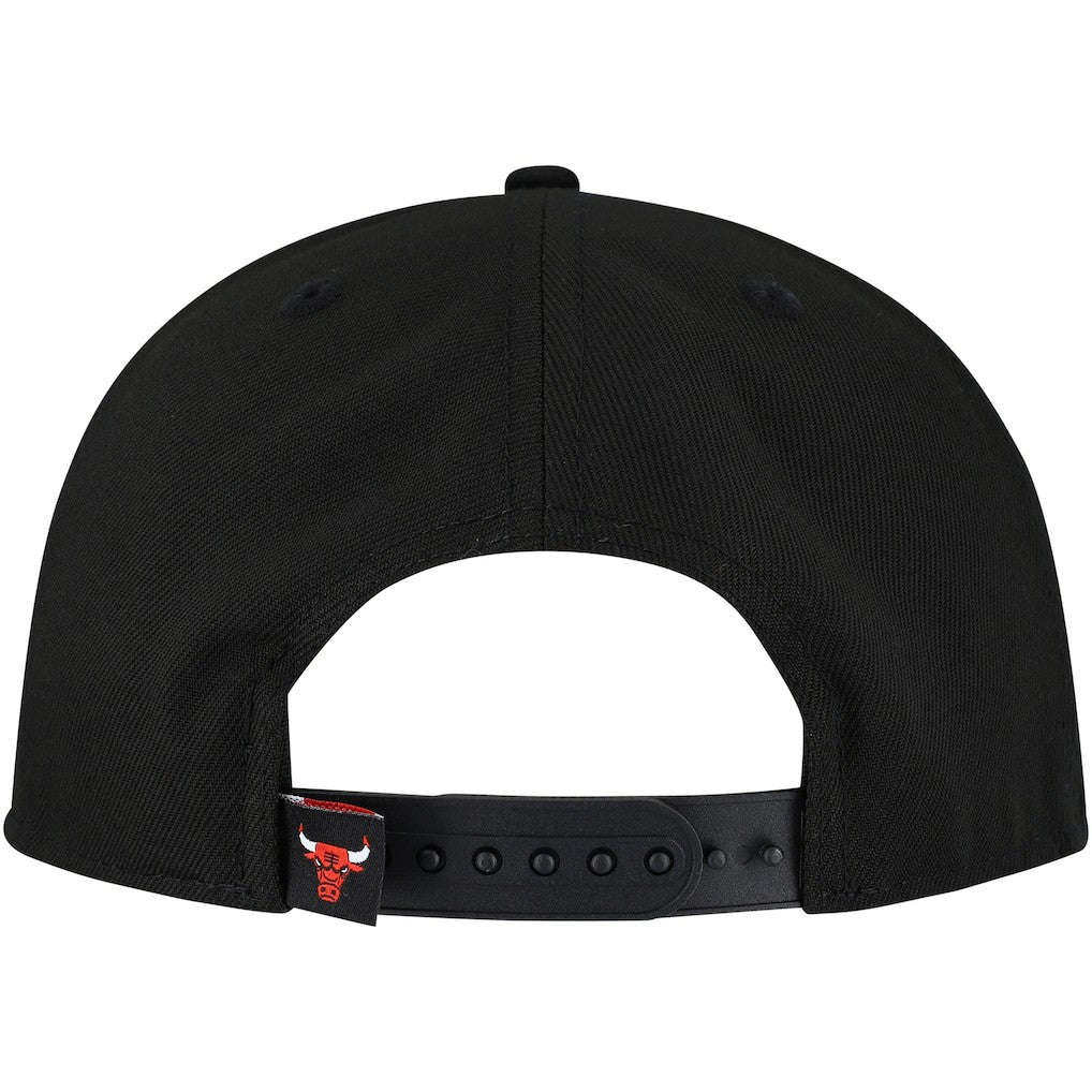Chicago Bulls Oversized Puff Print Logo Golfer Snapback Hat - Black sale