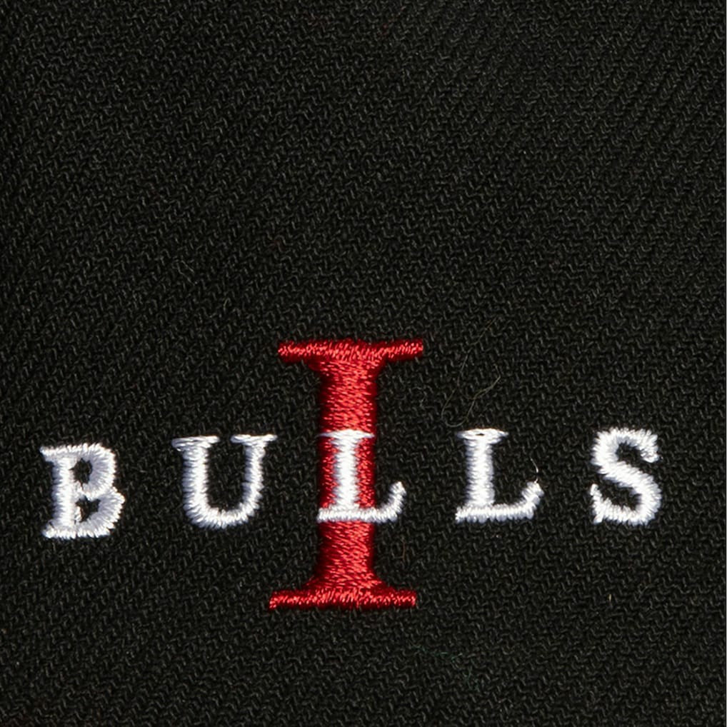 Chicago Bulls Core Snapback Hat - White/Red on sale