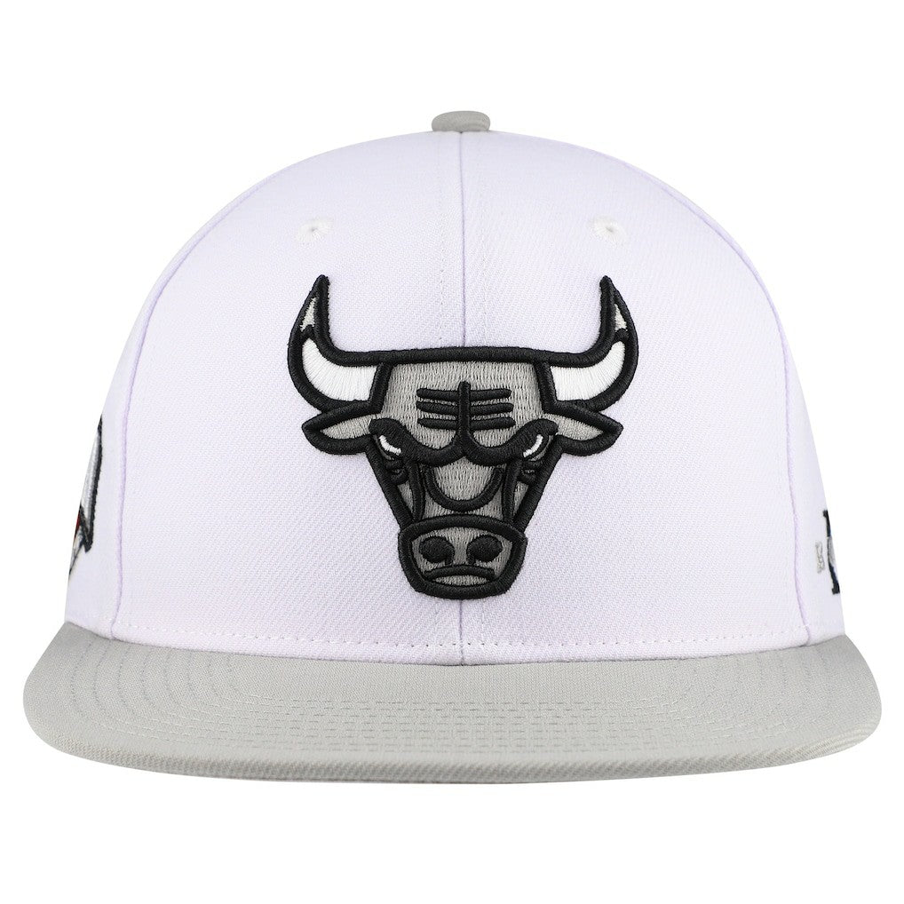 Chicago Bulls Core Snapback Hat - White for sale