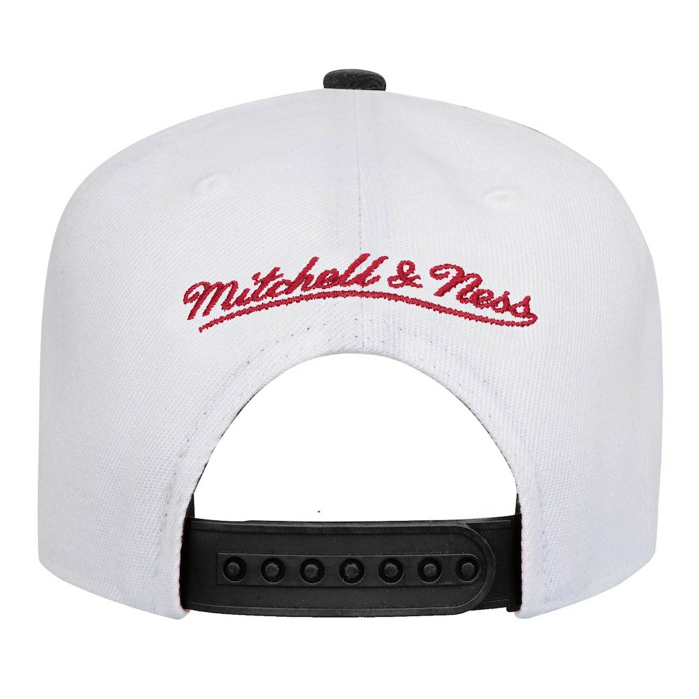 Chicago Bulls Youth Wave Runner Snapback Hat - White on sale