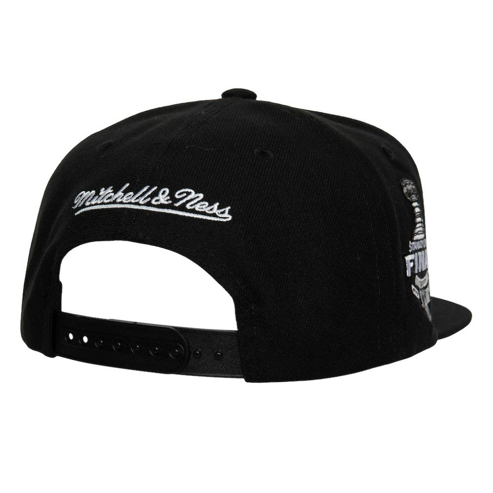 Boston Bruins Mitchell & Ness Core Top Spot Snapback Hat - Black Hats
