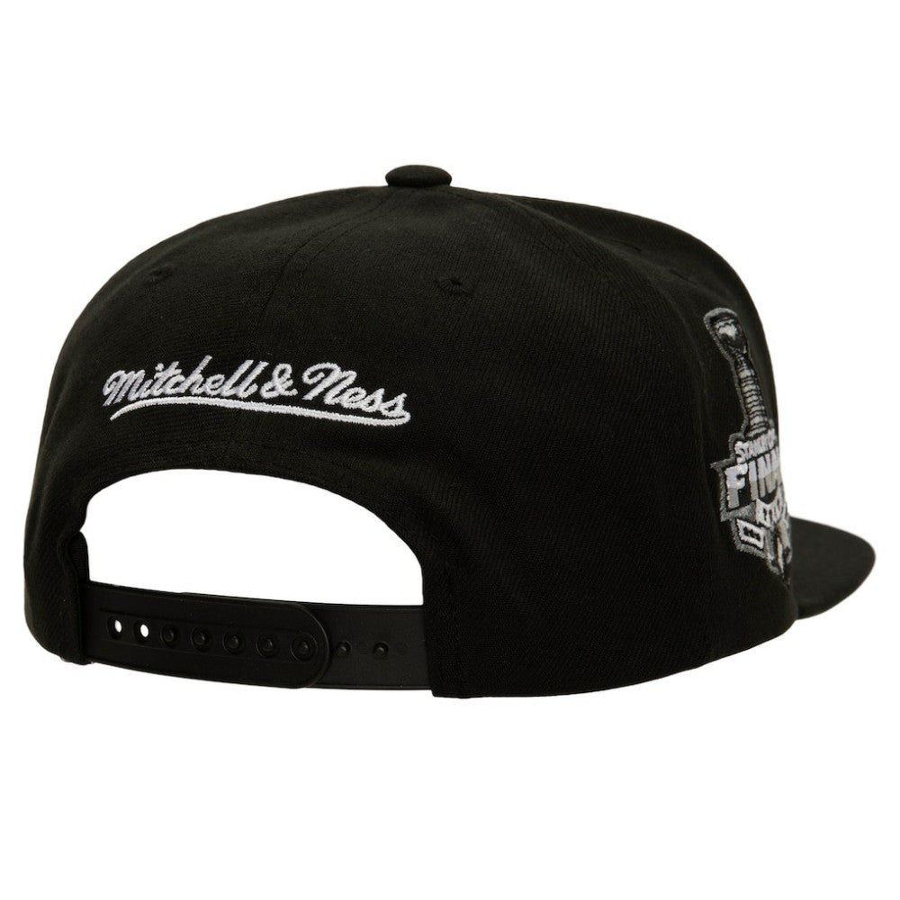 Los Angeles Kings Mitchell & Ness Core Top Spot Snapback Hat - Black Hats