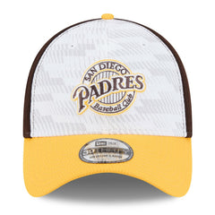 San Diego Padres 2025 MLB Clubhouse 39THIRTY Flex Hat Brown/Gold
