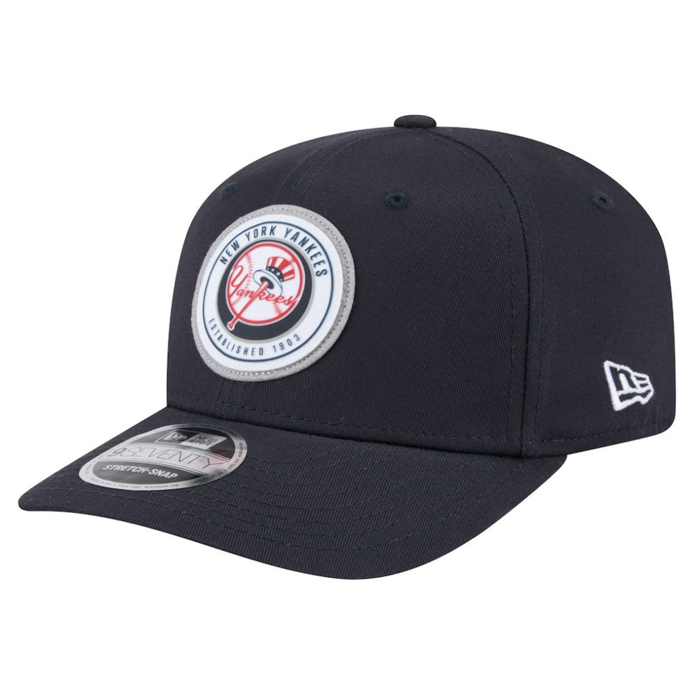 New York Yankees Circle Patch 9SEVENTY Stretch-Snap Hat Navy