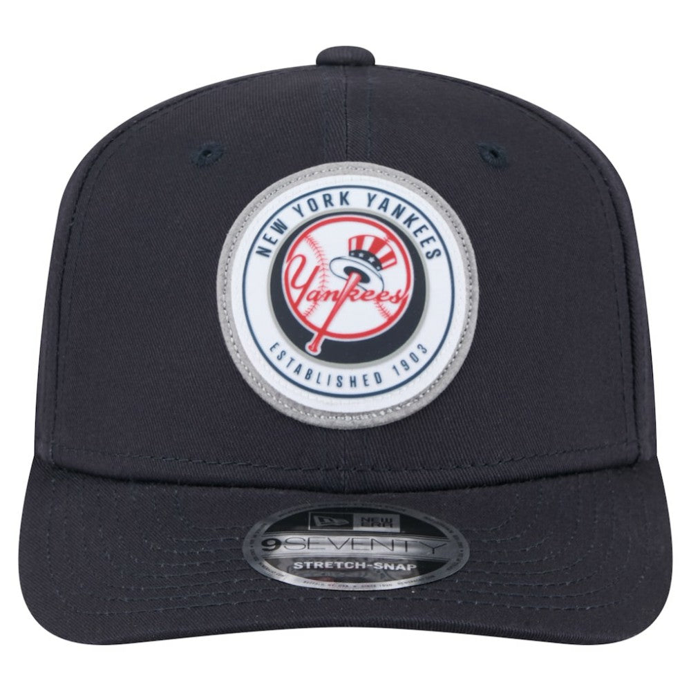 New York Yankees Circle Patch 9SEVENTY Stretch-Snap Hat Navy