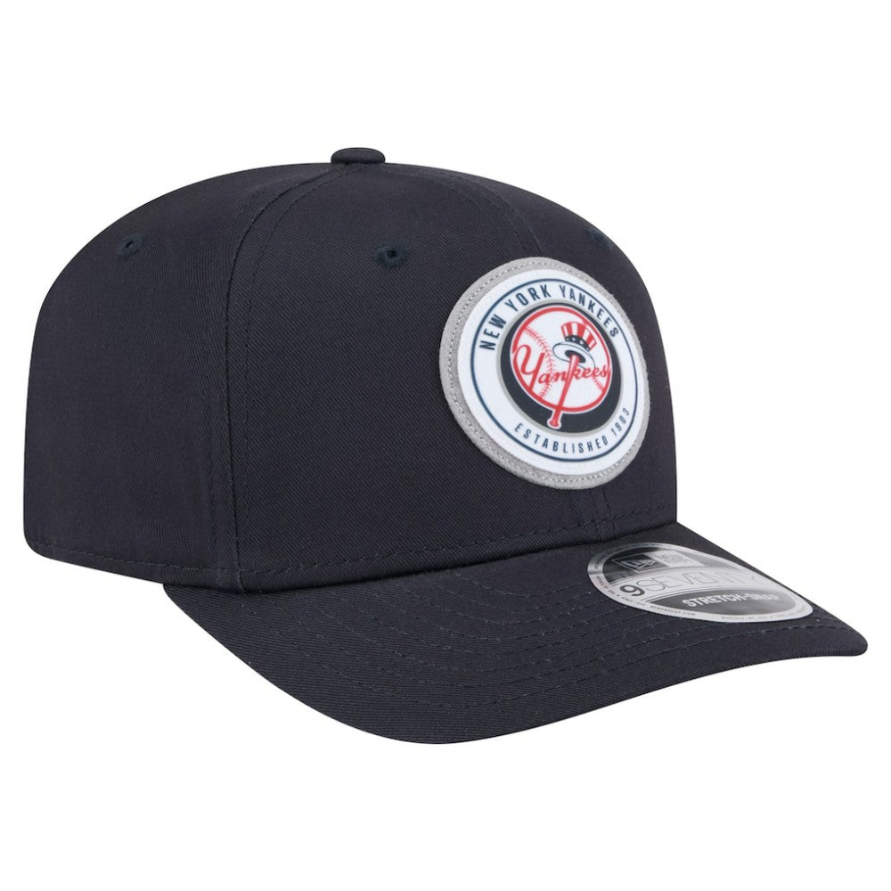 New York Yankees Circle Patch 9SEVENTY Stretch-Snap Hat Navy