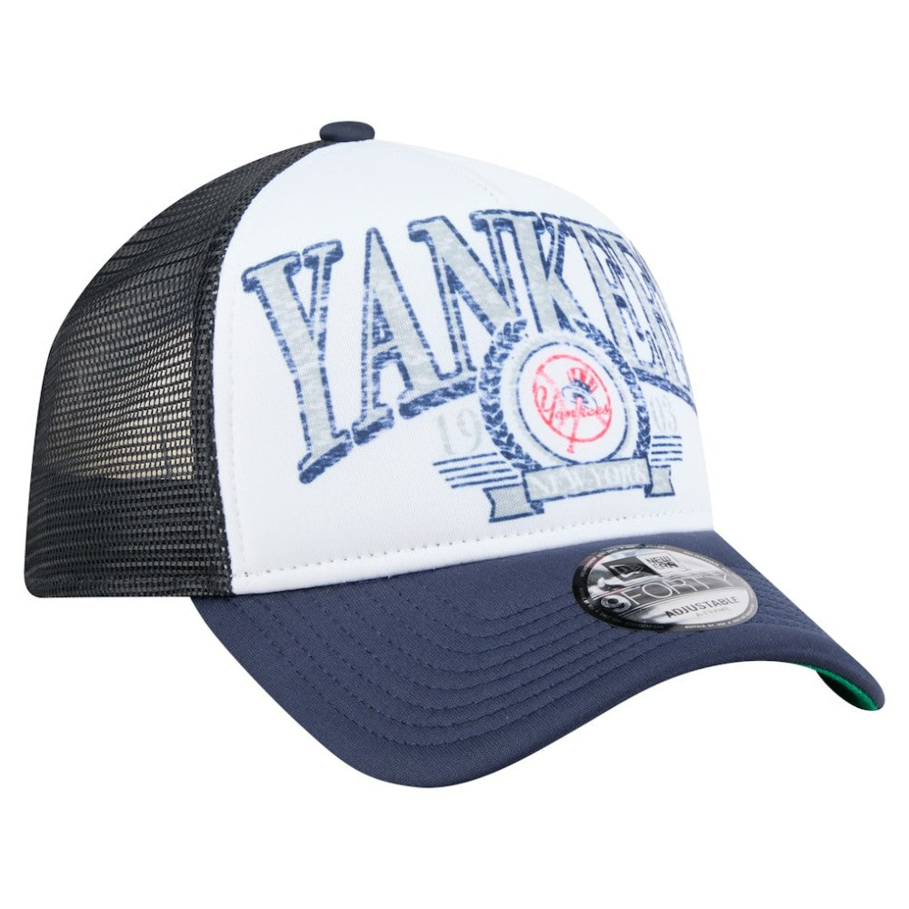 New York Yankees Distressed 9FORTY A-Frame Adjustable Trucker Hat Navy
