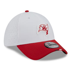 Tampa Bay Buccaneers New Era 2025 NFL Training Camp 39THIRTY Flex Hat - White/Red sale