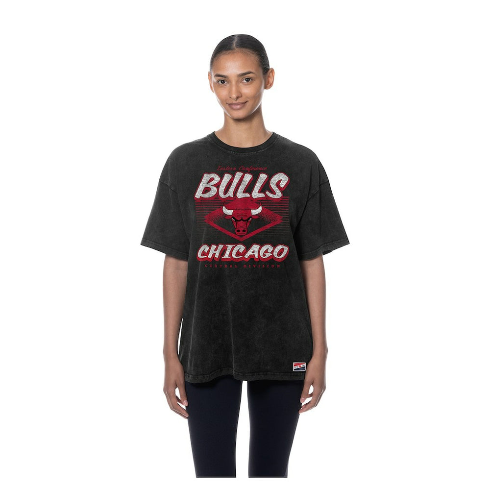 Chicago Bulls Women's Throwback Mineral Wash Oversized T-Shirt sale - Black for sale