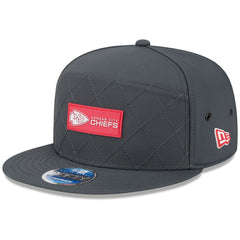Kansas City Chiefs New Era 2025 Sideline Cold Weather Split Panel 9FIFTY Snapback Hat - Charcoal on sale