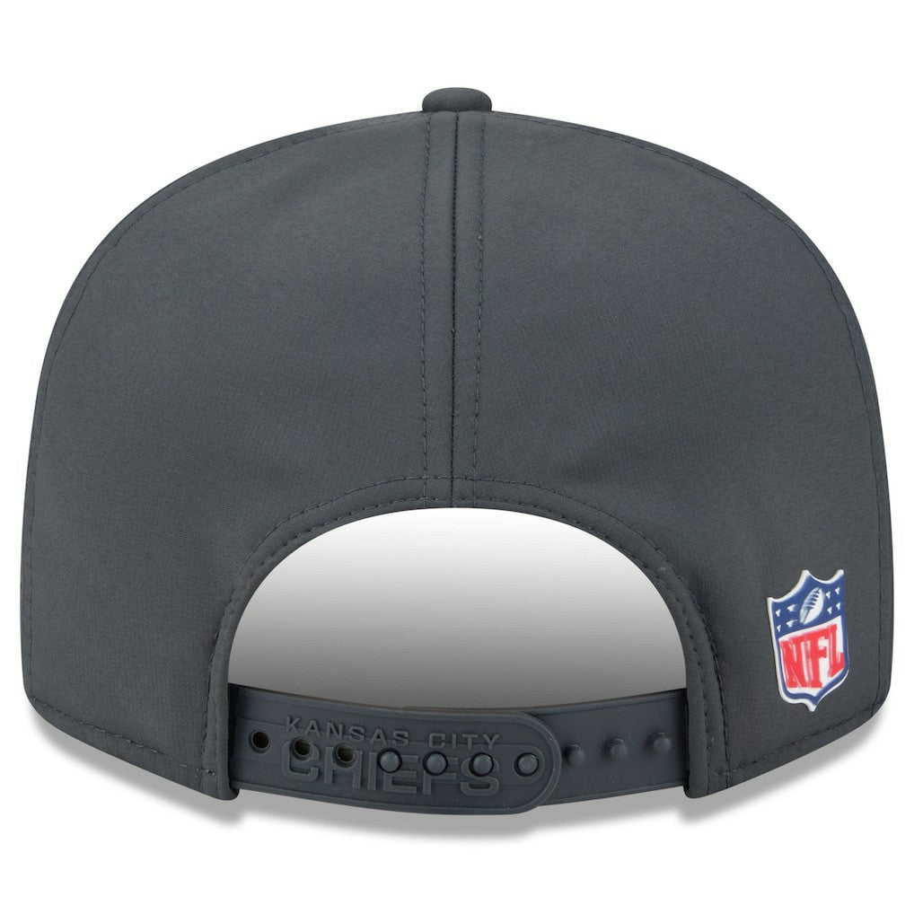 Kansas City Chiefs New Era 2025 Sideline Cold Weather Split Panel 9FIFTY Snapback Hat - Charcoal on sale