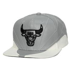 Chicago Bulls Day 12 Two-Tone Faux Leather Snapback Hat - Gray/White shop