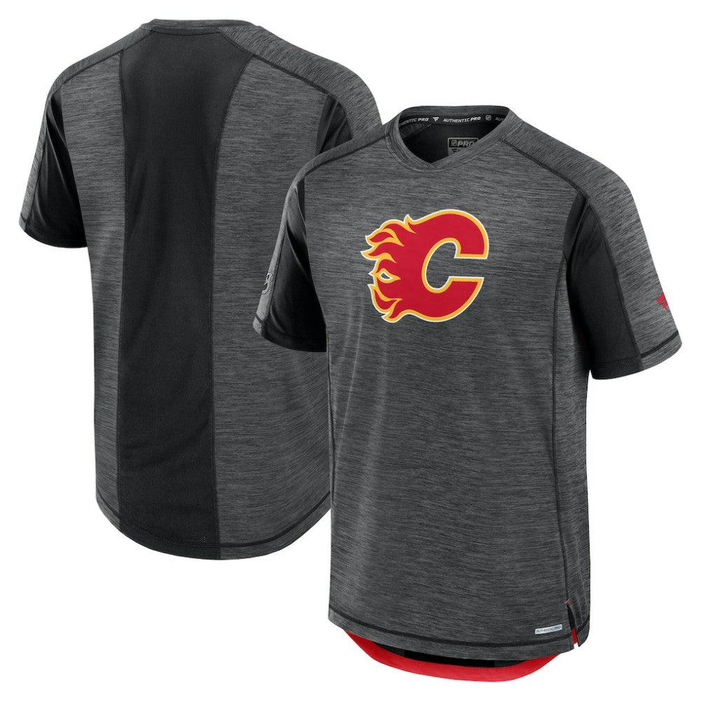 Calgary Flames Fanatics Authentic Pro Rink Performance T-Shirt - Heather Charcoal T-shirts