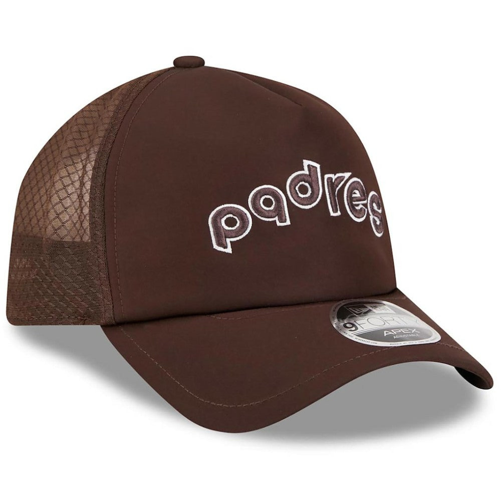 San Diego Padres 2026 Batting Practice Alternate Apex 9FORTY Adjustable Hat Brown