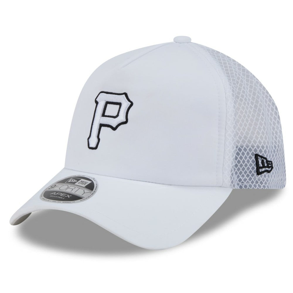 Pittsburgh Pirates 2026 Batting Practice Apex 9FORTY Adjustable Trucker Hat White
