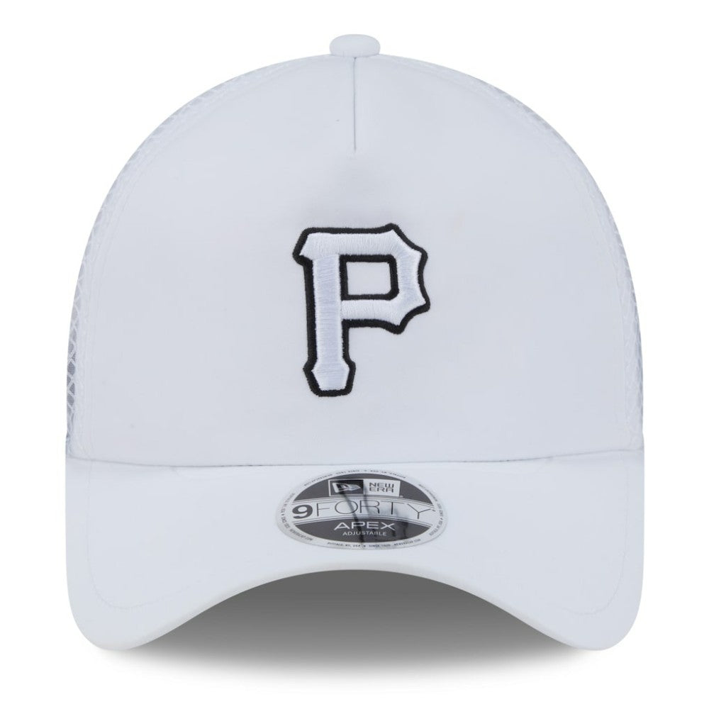 Pittsburgh Pirates 2026 Batting Practice Apex 9FORTY Adjustable Trucker Hat White