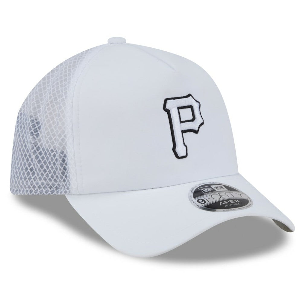 Pittsburgh Pirates 2026 Batting Practice Apex 9FORTY Adjustable Trucker Hat White