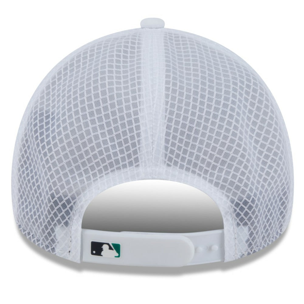 Seattle Mariners 2026 Batting Practice Apex 9FORTY Adjustable Trucker Hat White