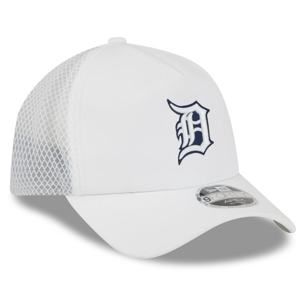 Detroit Tigers 2026 Batting Practice Apex 9FORTY Adjustable Trucker Hat White