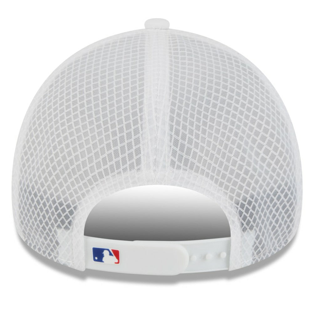 Chicago Cubs 2026 Batting Practice Apex 9FORTY Adjustable Trucker Hat White