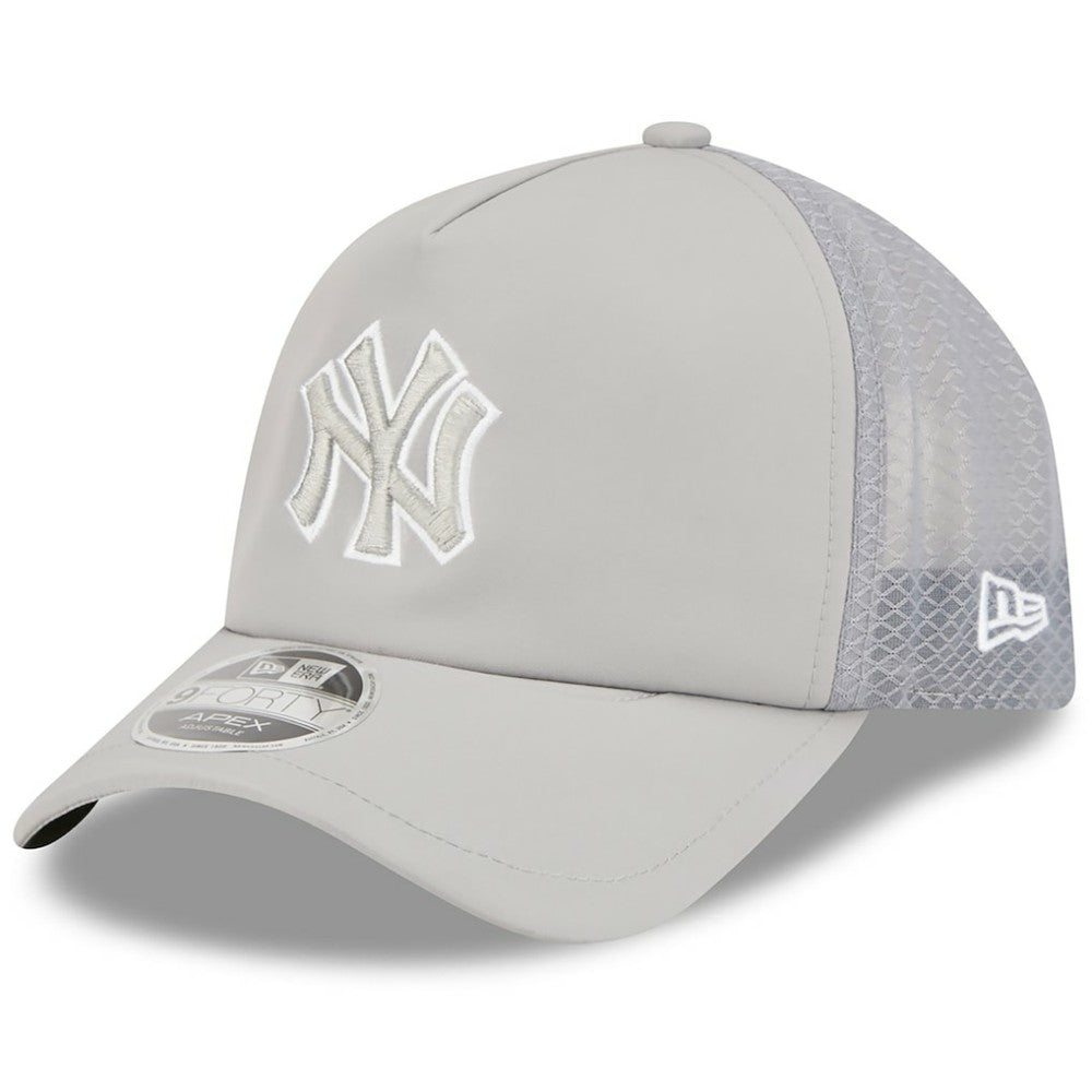 New York Yankees 2026 Batting Practice Apex 9FORTY Adjustable Trucker Hat Gray