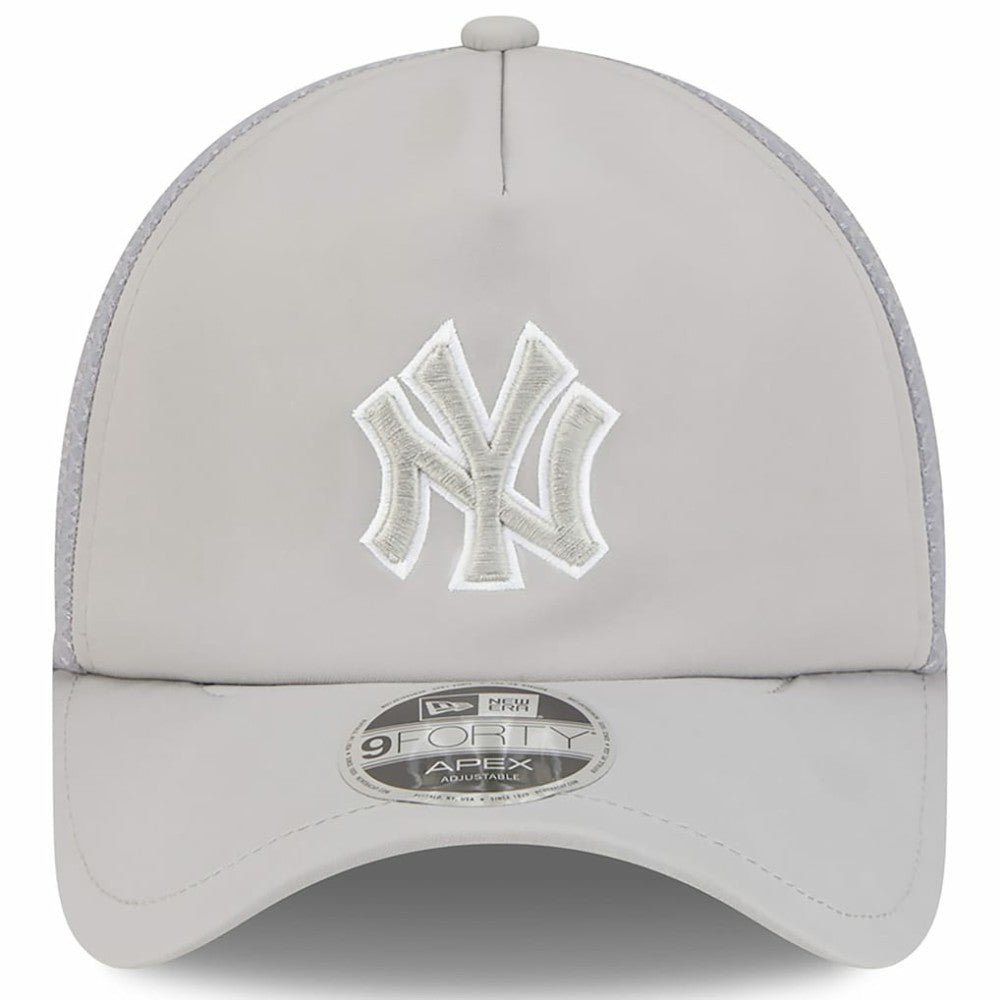New York Yankees 2026 Batting Practice Apex 9FORTY Adjustable Trucker Hat Gray