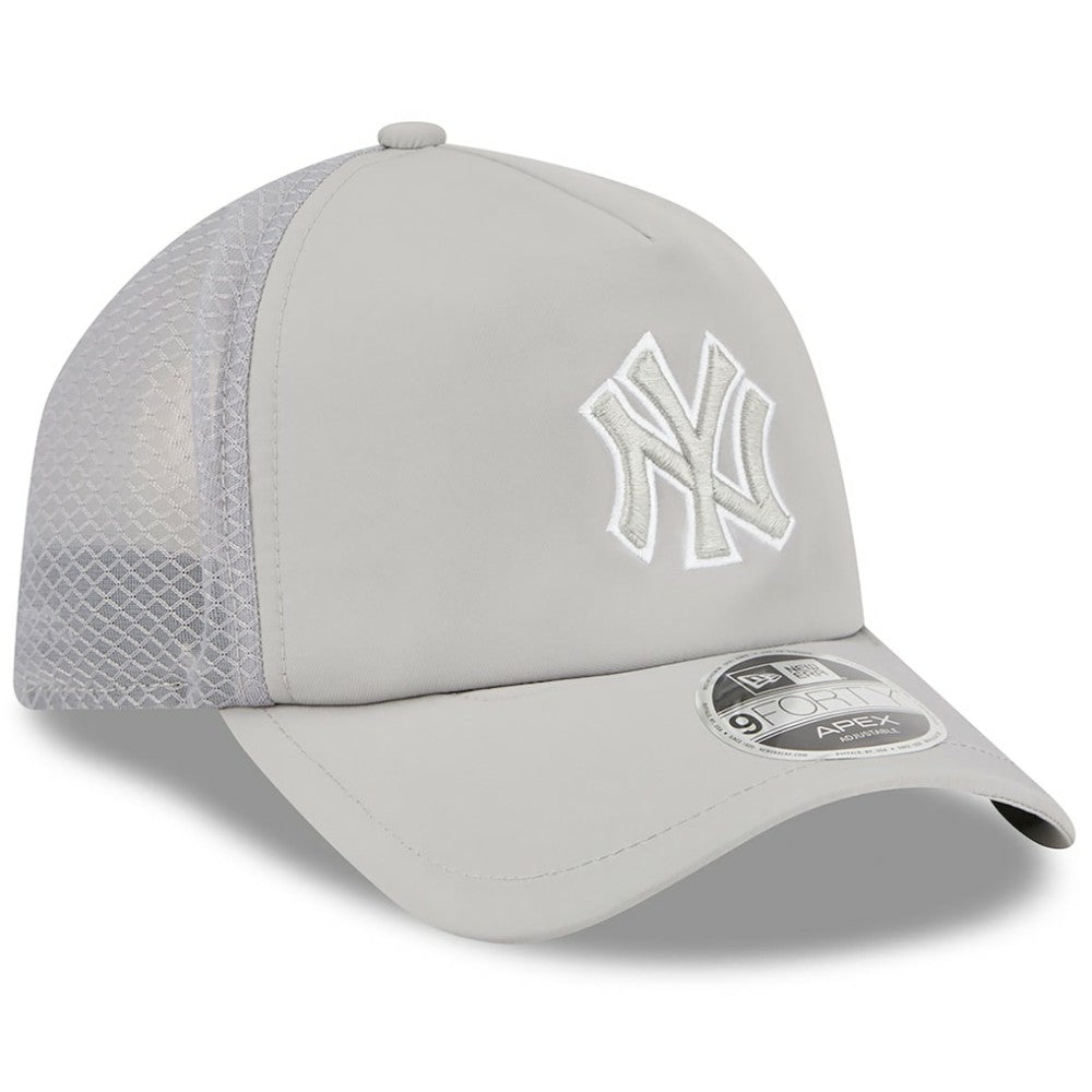 New York Yankees 2026 Batting Practice Apex 9FORTY Adjustable Trucker Hat Gray