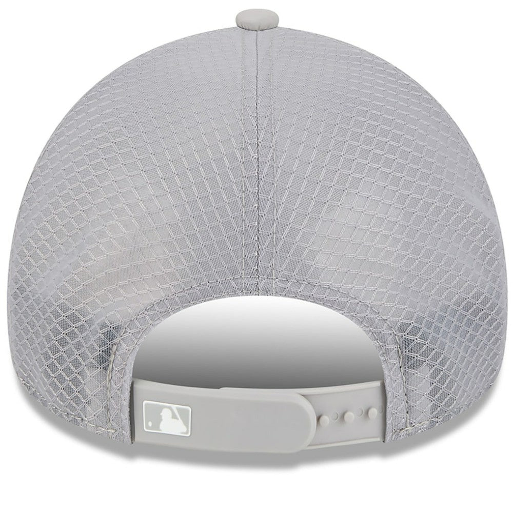 New York Yankees 2026 Batting Practice Apex 9FORTY Adjustable Trucker Hat Gray