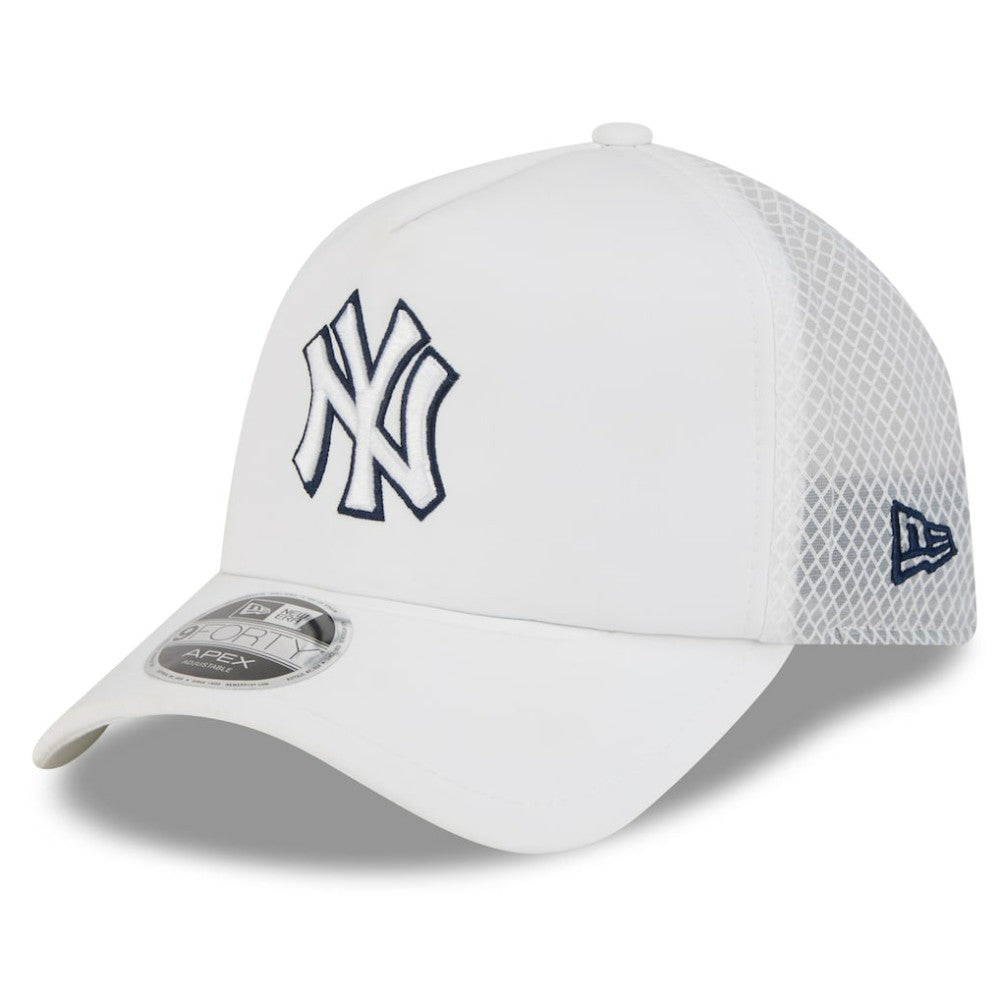 New York Yankees 2026 Batting Practice Apex 9FORTY Adjustable Trucker Hat White