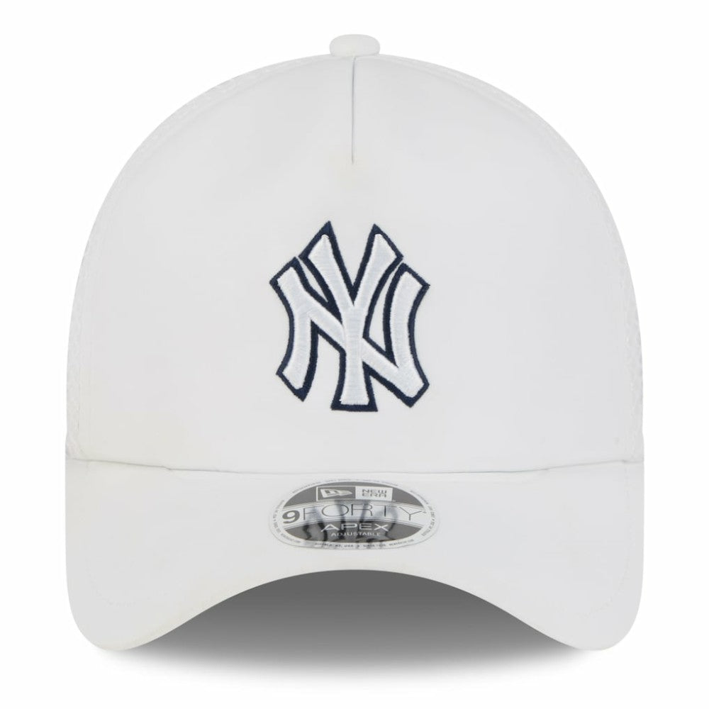 New York Yankees 2026 Batting Practice Apex 9FORTY Adjustable Trucker Hat White