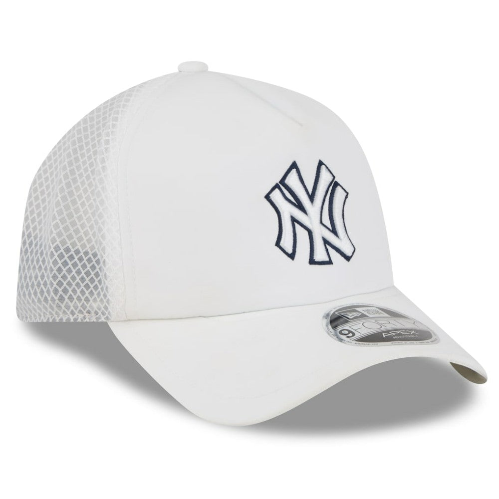 New York Yankees 2026 Batting Practice Apex 9FORTY Adjustable Trucker Hat White