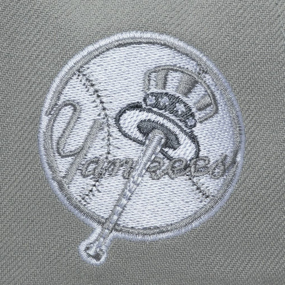 New York Yankees Thunderstorm Head Coach Pro-Crown Adjustable Hat Gray
