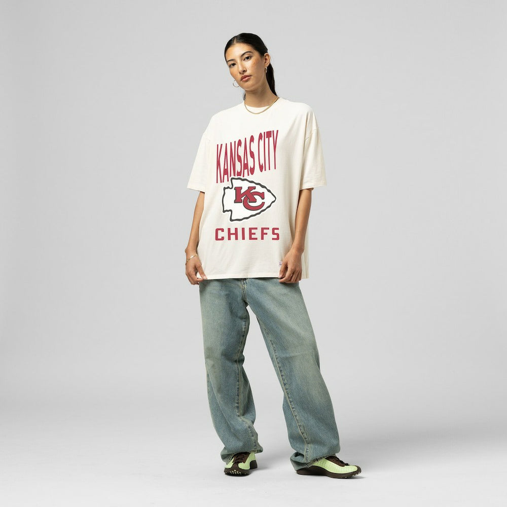 Kansas City Chiefs Women's Logo Rise Boyfriend T-Shirt - Cream on sale