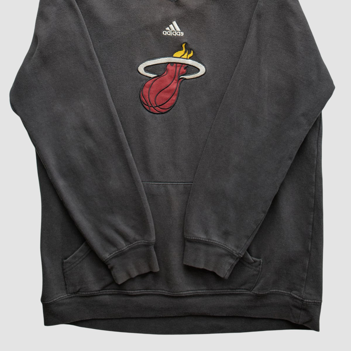 Miami Heat 2000s Pullover Sweatshirt - Charcoal Vintage shop