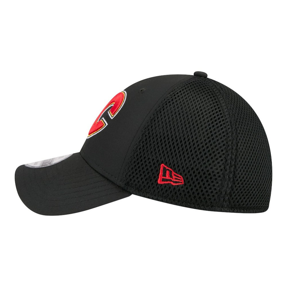 Calgary Flames New Era Logo 39THIRTY Flex Hat - Black Hats