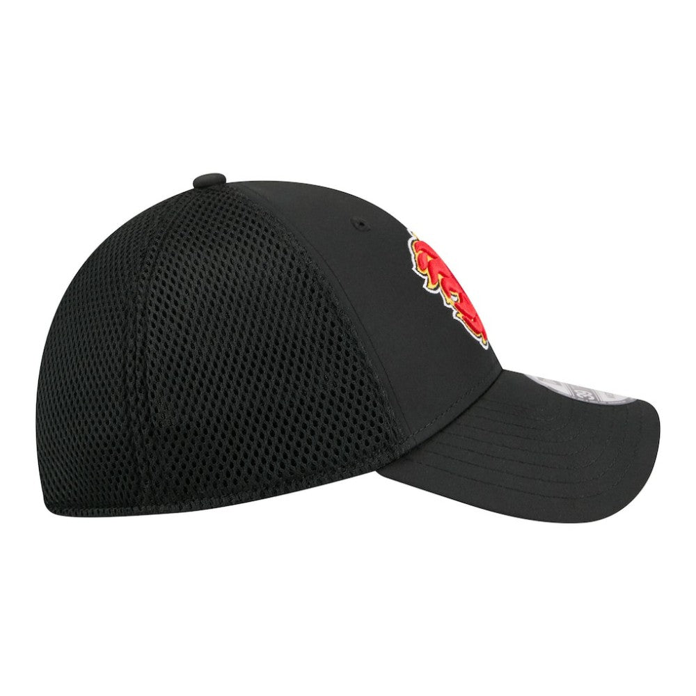 Calgary Flames New Era Logo 39THIRTY Flex Hat - Black Hats