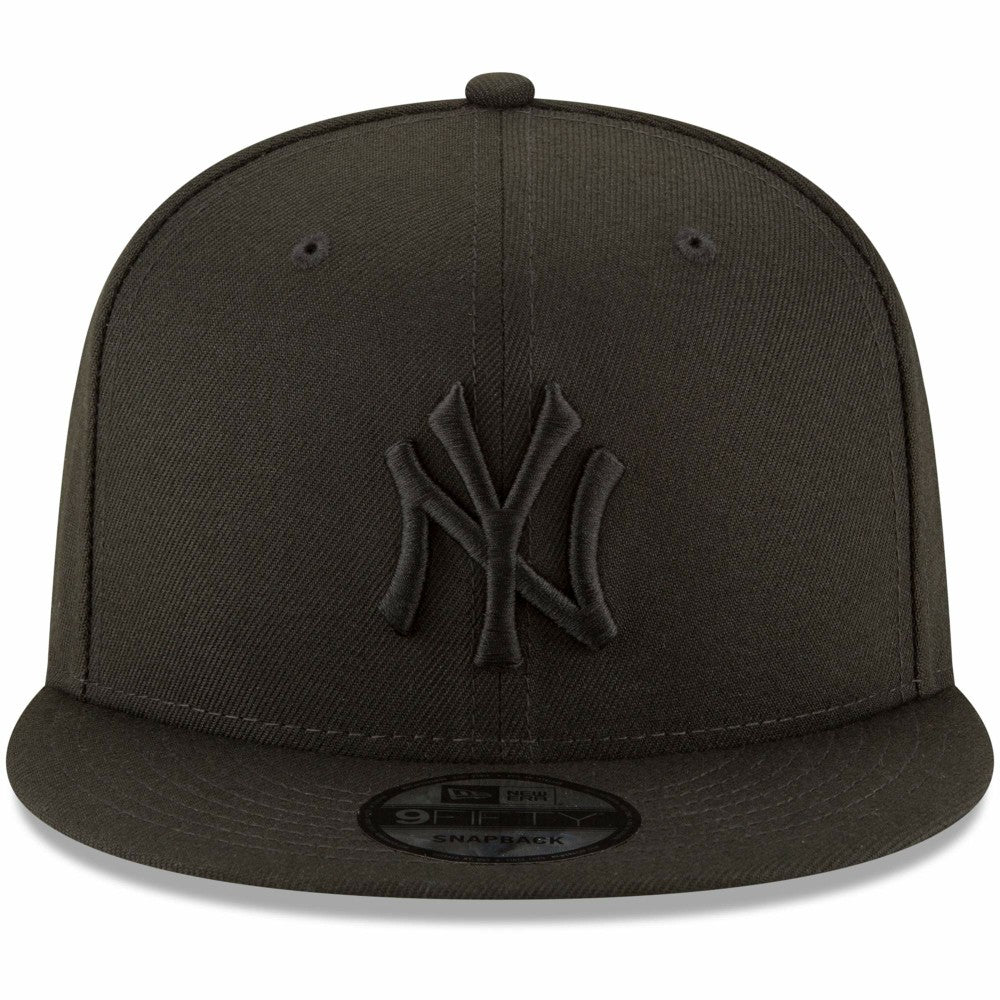 New York Yankees Black on Black 9FIFTY Team Snapback Adjustable Hat Black