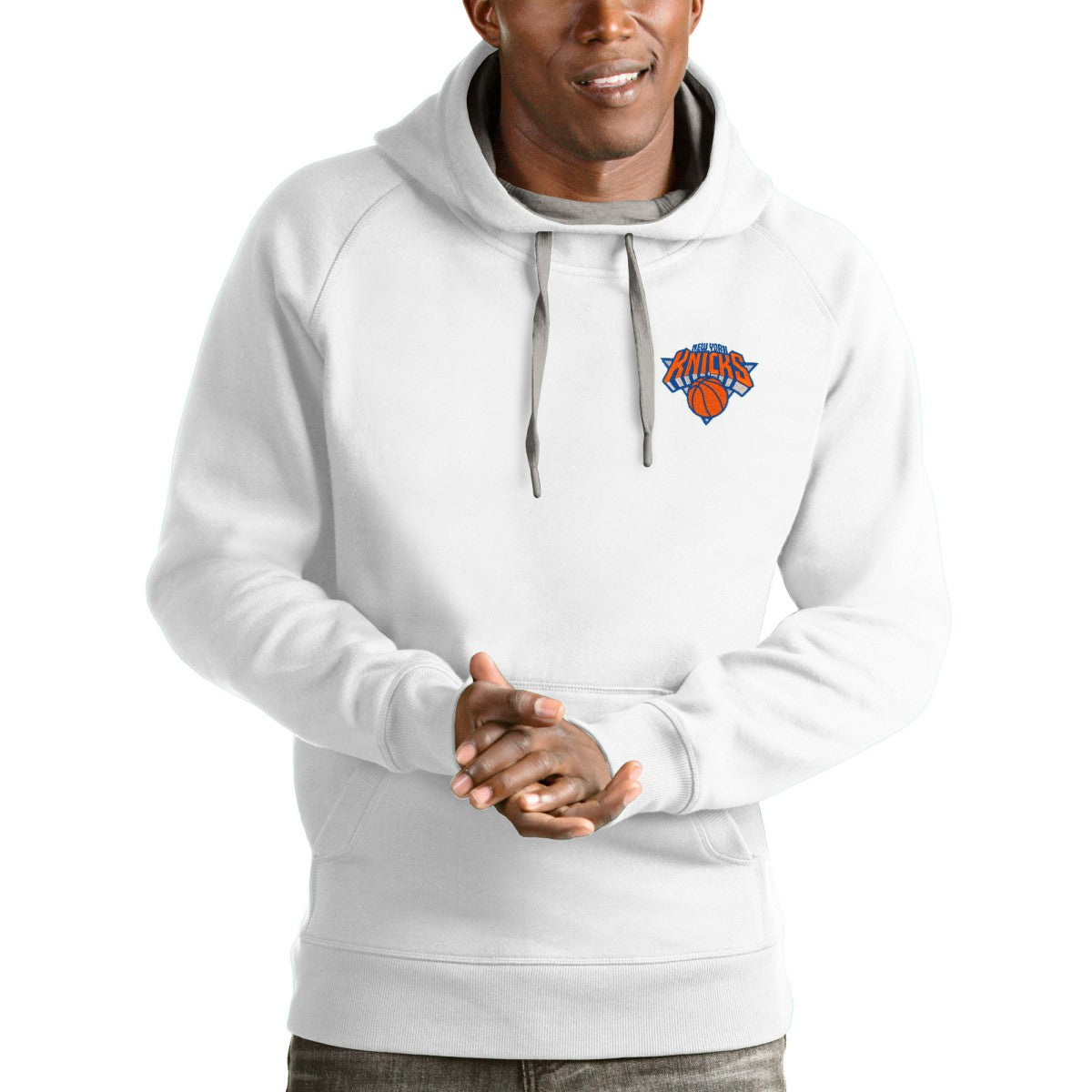 New York Knicks Antigua Victory Pullover Hoodie - White shop